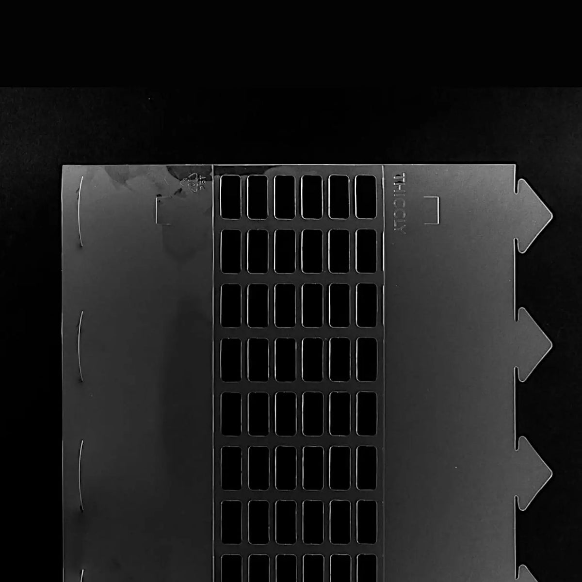 THICCLY® GrowPole™ - ultimative Pflanzenstütze vor weißem Hintergrund, Produktfoto 8.