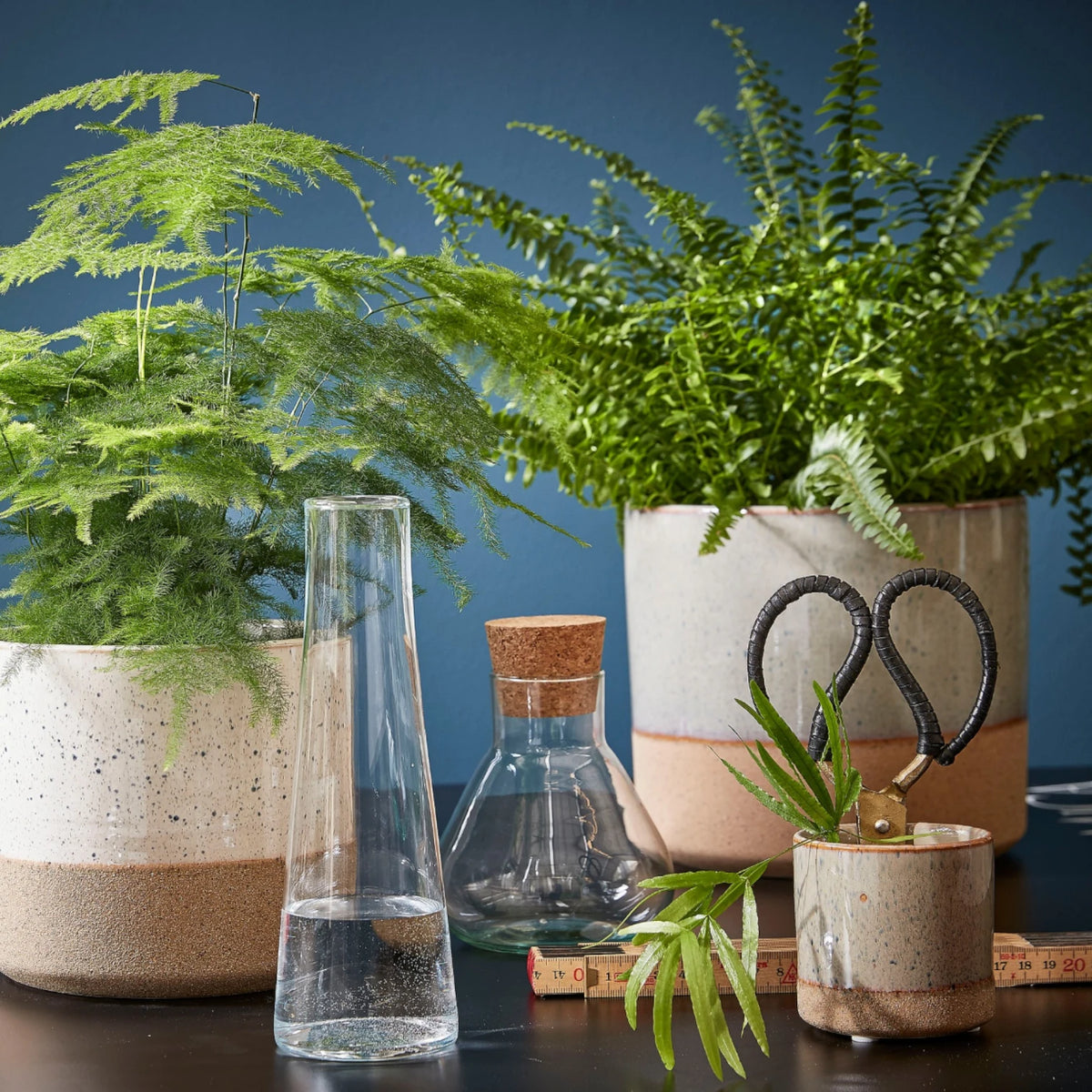 Planter 'Lago' on white background, product photo 3.