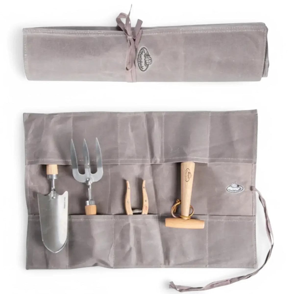 Rolletasche aus gewachstes Segeltuch Hauptproduktfoto vor weiĂźem Hintergrund.