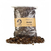 Substratmischung für Aronstabgewächse auf weißem Hintergrund, Produktfoto 12.