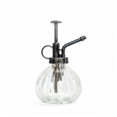 Vintage-Glaszerstäuber auf weißem Hintergrund, Produktfoto 4.