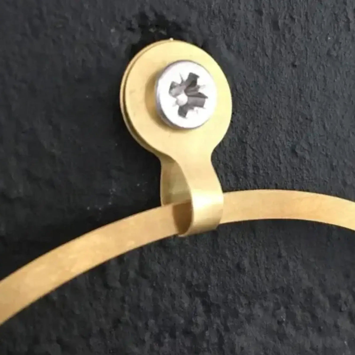 Goldene Messingkette – Pflanzenstütze für Kletterpflanzen auf weißem Hintergrund, Produktfoto 6.