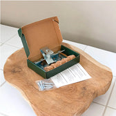 Clippy - Wandhalterungs-Set für 5 Pflanztöpfe vor weißem Hintergrund, Produktfoto 5.